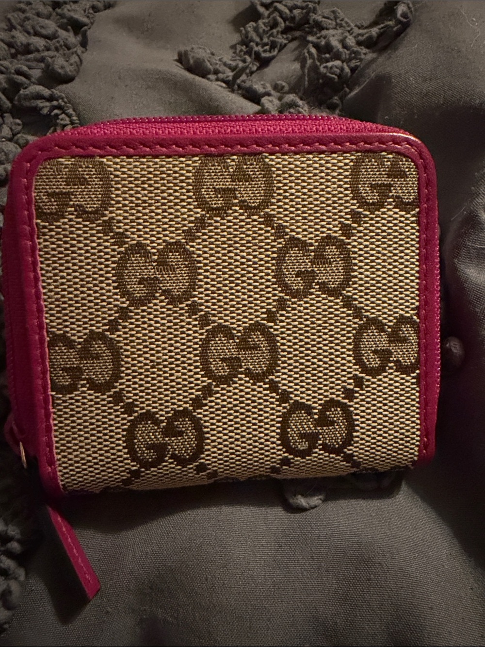 Gucci Beige Monogram Wallet with Pink Trim - Picture 3 of 11